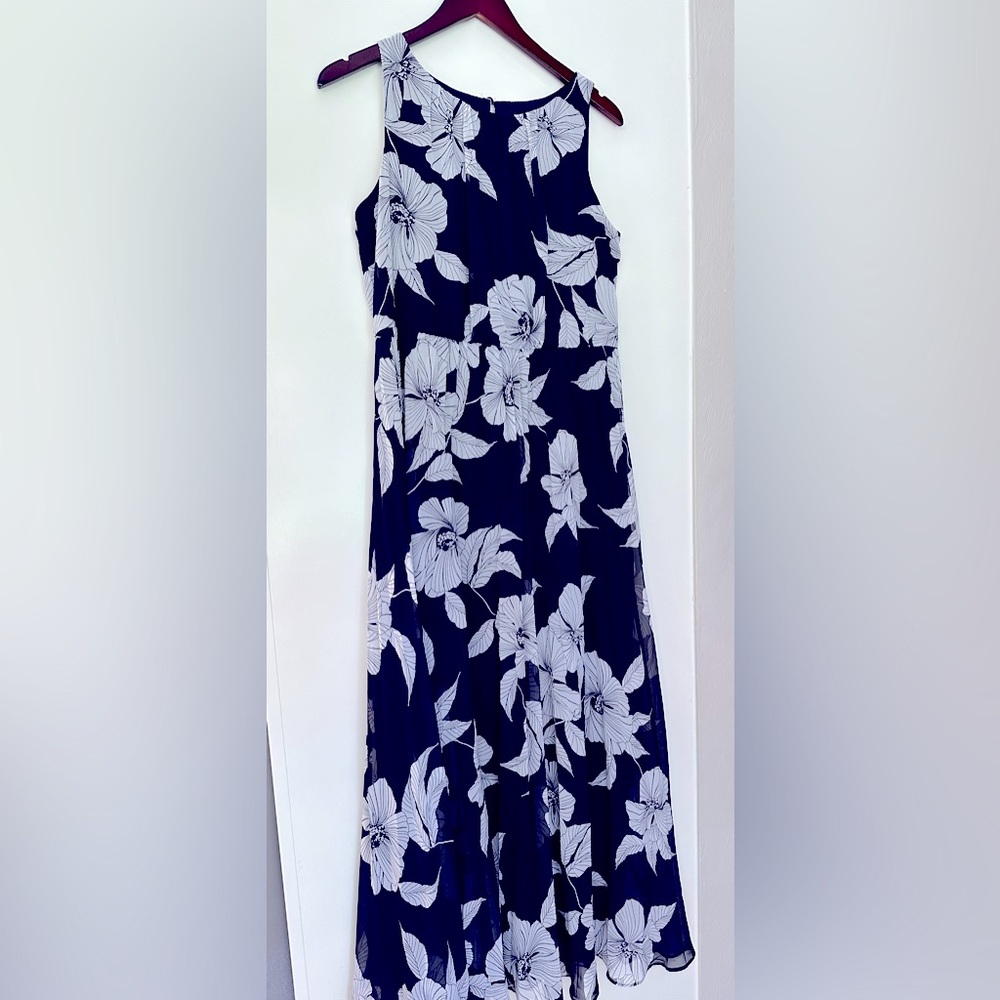 Jessica Howard Women’s Chiffon Navy and White Maxi Dress